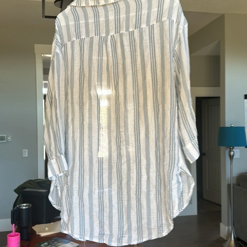 Button up - Picture 2 of 2